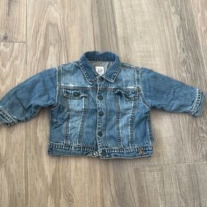Gap denim jacket size 12-18 months unisex